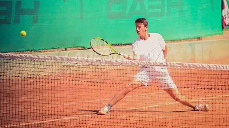 Mariano Navone pasó a la semifinal de singles y a la final de dobles