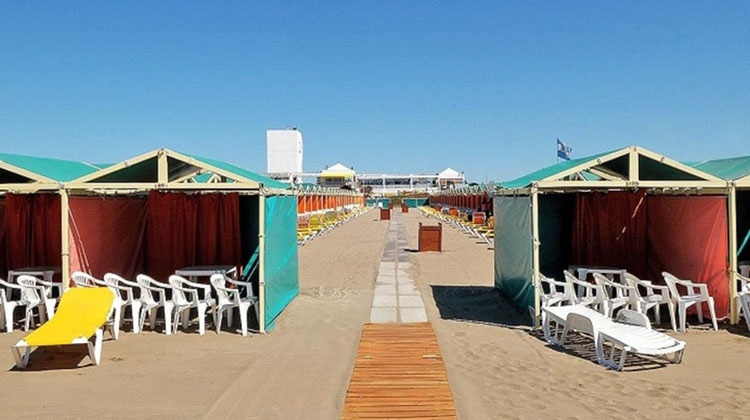 Eval&uacute;an separar a los vacunados en un balneario de Mar del Plata