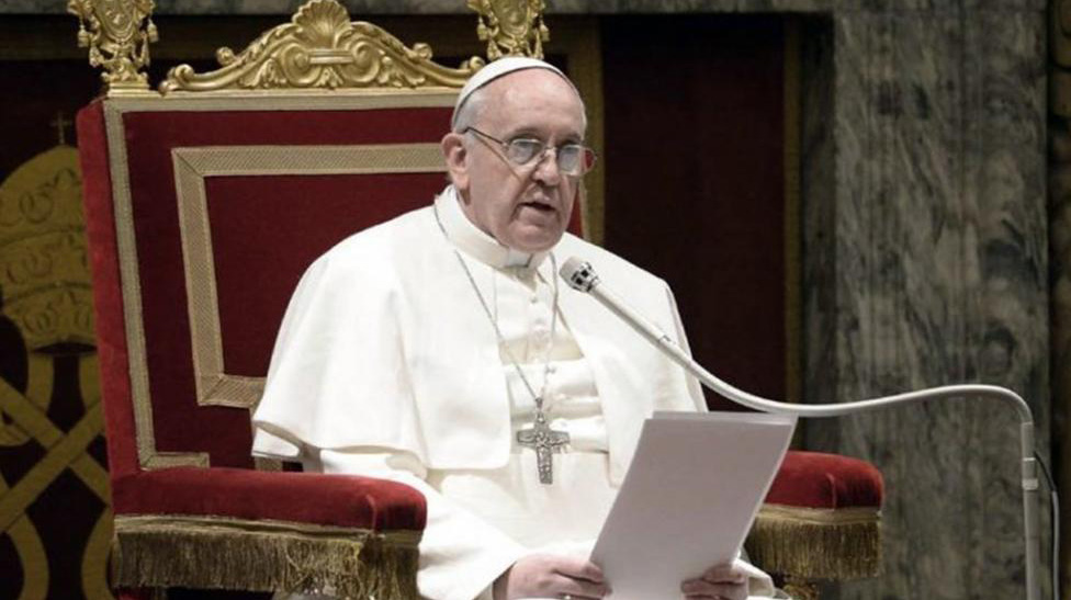 El Papa aprueba ley para separar a obispos que encubran pedofilia