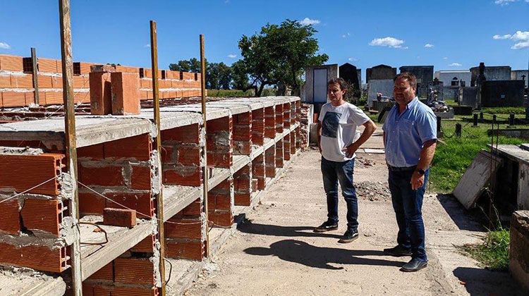 CEyS: Construcción de nichos en Quiroga