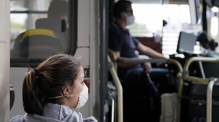 Kreplak afirm&oacute; que el barbijo en el transporte se deber&iacute;a seguir usando "mucho tiempo m&aacute;s"