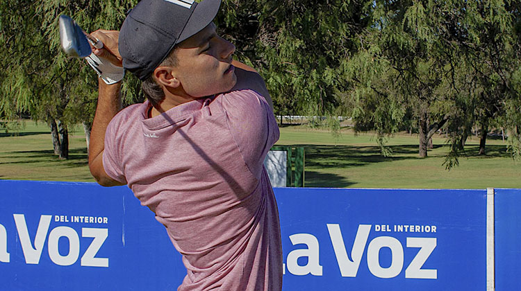 ​Golf: Miguel Sancholuz sigue liderando en Villa Allende