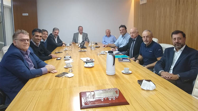 Reunión en Cámara Argentina de Transportistas de Materiales Peligrosos