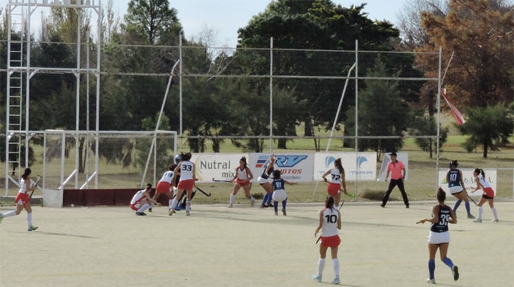 Atlético recibió a Bragado Club en el Torneo de Hockey femenino
