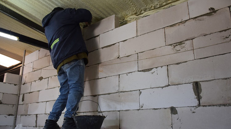 Se efectúan obras en el salón de exámenes para licencias de conducir