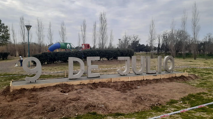 ​Se instala el primer cartel aleg&oacute;rico de nuestra ciudad con letras corp&oacute;reas