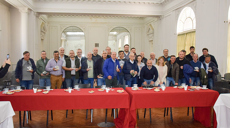 ​Barroso compartió un desayuno con empresarios industriales del distrito