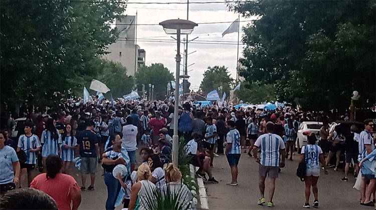 Festejos en Plaza Belgrano por Argentina Campeón del Mundial de Qatar