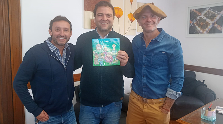 ​Barroso recibi&oacute; a autores nuevejulienses