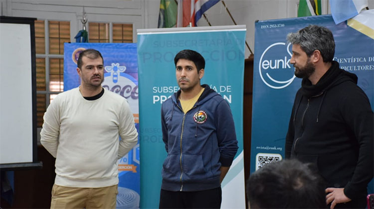 ​Charla sobre sanidad y nutrici&oacute;n de la colmena