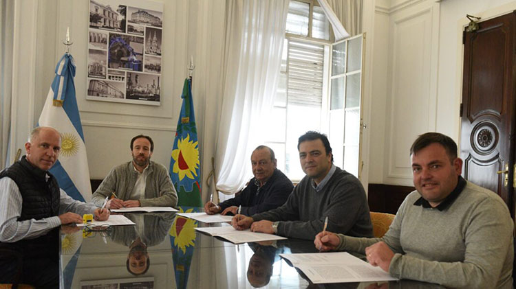 Barroso firmó acuerdo con Provincia