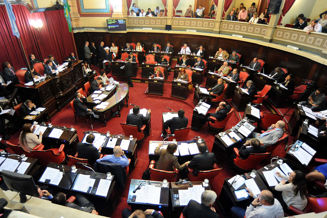 Es ley el proyecto que frena la reelección indefinida de intendentes y legisladores en Provincia