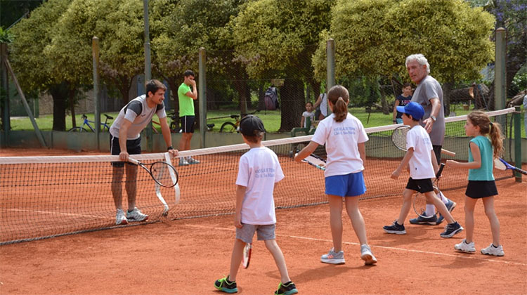 ​Mariano Navone brindó una clínica de tenis