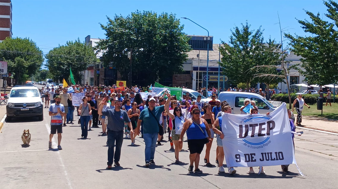 9 de Julio se moviliz&oacute; contra el DNU