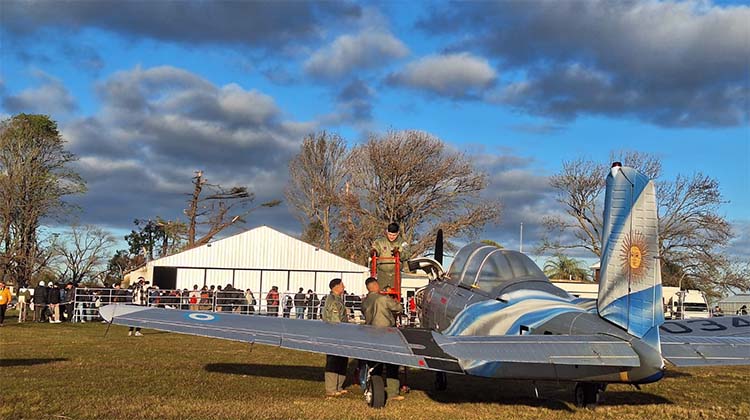 La Fuerza A&eacute;rea Argentina present&oacute; "Defensores de Nuestro Cielo" en 9 de Julio