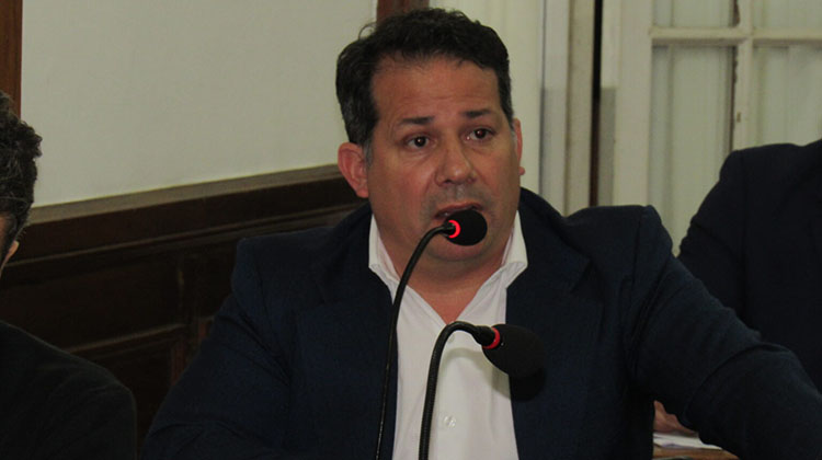 ​Esteban &ldquo;Tete&rdquo; Naudin present&oacute; un proyecto para construir 5 rotondas en esquinas peligrosas