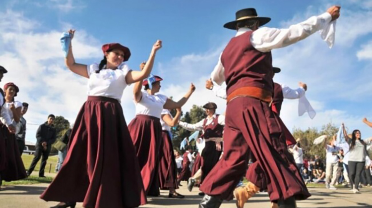 D&iacute;a Mundial del Folclore y D&iacute;a del Folclore Argentino