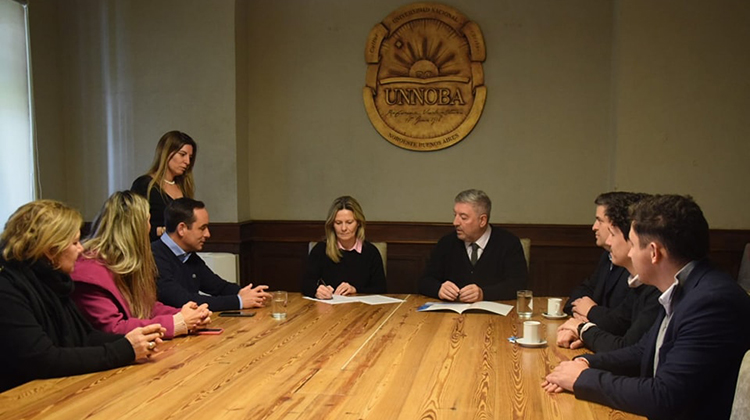 Gentile firmó un acuerdo marco con la UNNOBA