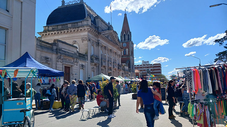 ​Ferias de artesanos y emprendedores