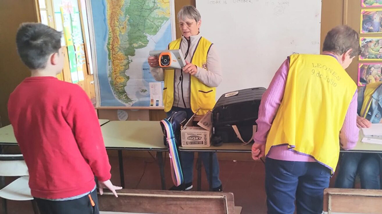 Club de Leones realiz&oacute; control visual en ni&ntilde;os