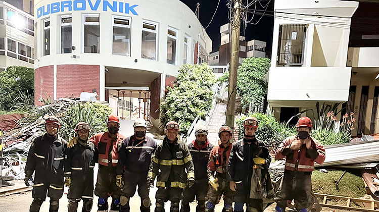 Bomberos de 9 de Julio realizan turno noche en el rescate de Gesell