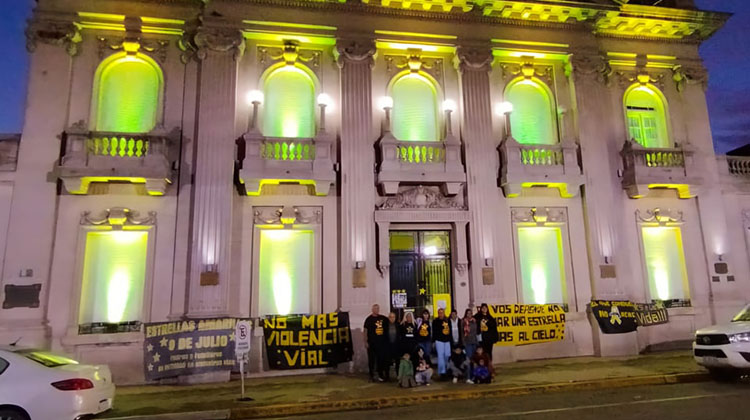 ​El palacio municipal se iluminó de amarillo