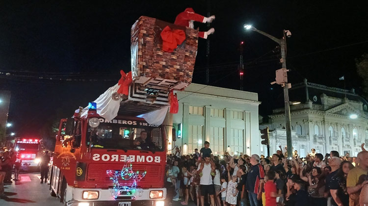 ​Espectacular mega desfile de Navidad