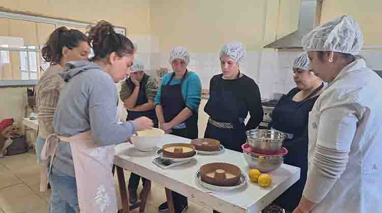 ​&ldquo;M&aacute;s de 400 vecinos se capacitaron en manipulaci&oacute;n de alimentos&rdquo;