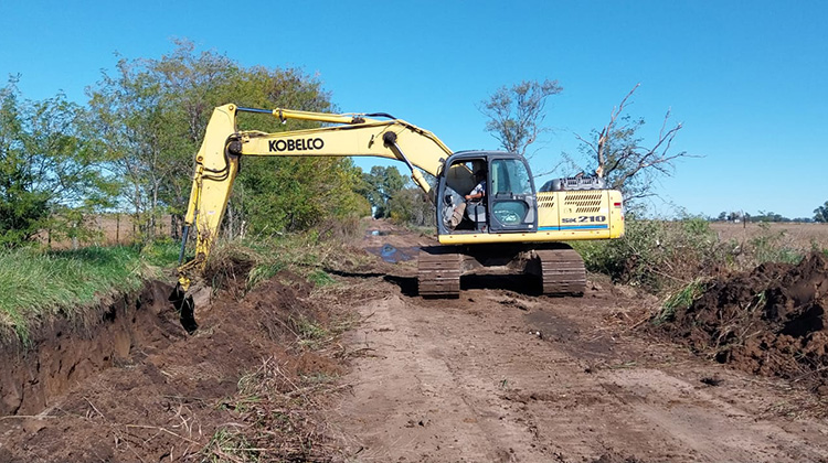 ​Contin&uacute;an los trabajos de reconstrucci&oacute;n de caminos