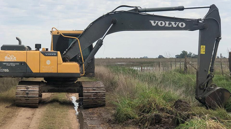 ​Continúan los trabajos de reconstrucción de caminos