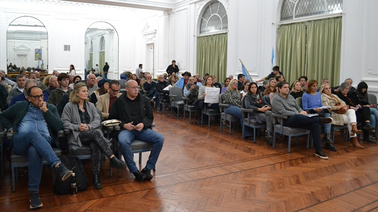 Reuni&oacute;n y reclamo de productores afectados por el agua