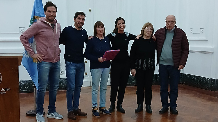 Emotivo homenaje y reconocimiento al periodista Raúl Mascheroni 