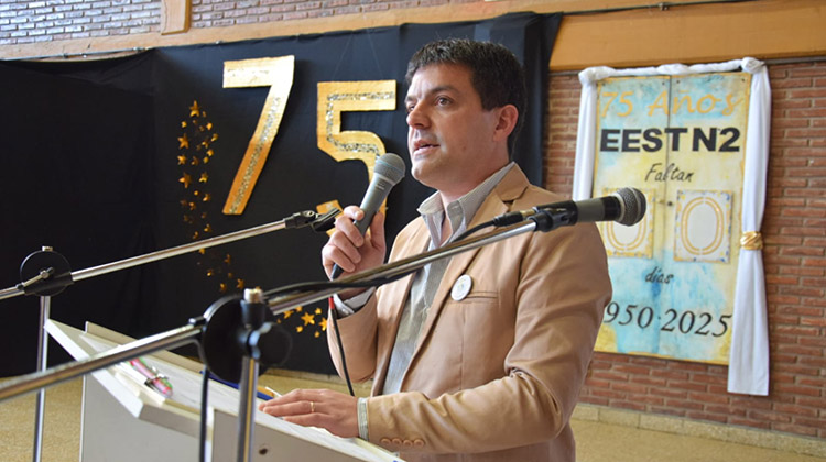 ​Se realizaron los actos por los 75 años de la EESTN 2