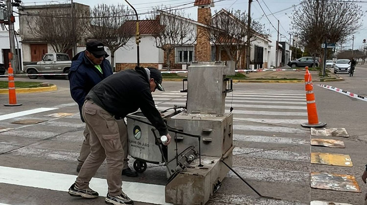 ​Contin&uacute;an los trabajos de demarcaci&oacute;n horizontal