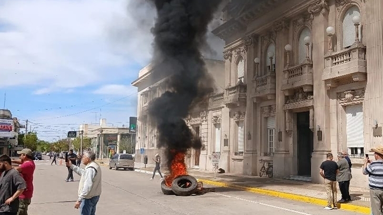 ​Productores afectados por la inundación reclamaron frente al municipio