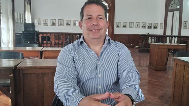 ​Esteban “Tete” Naudín presentó firmas para concretar el transporte escolar en 9 de Julio