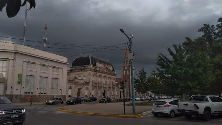 Se acerca un frente fr&iacute;o con lluvias y tormentas 