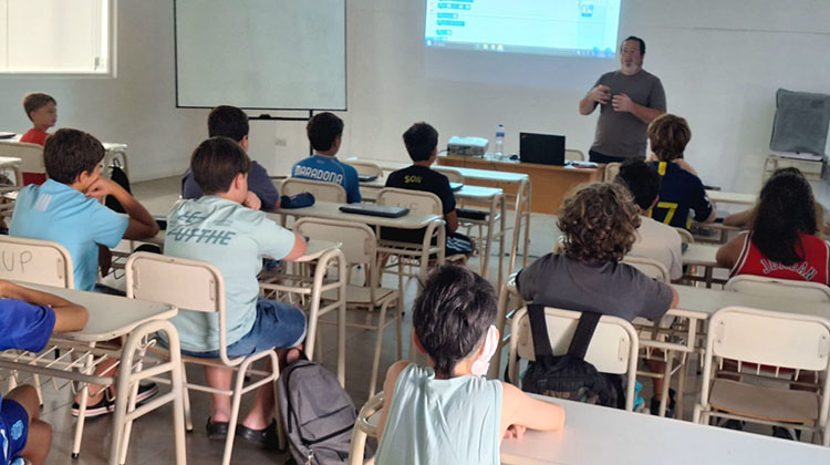 Comenz&oacute; el curso b&aacute;sico de programaci&oacute;n y rob&oacute;tica