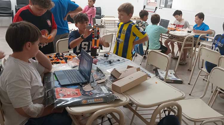 Taller de Programaci&oacute;n y Rob&oacute;tica para ni&ntilde;os y adolescentes