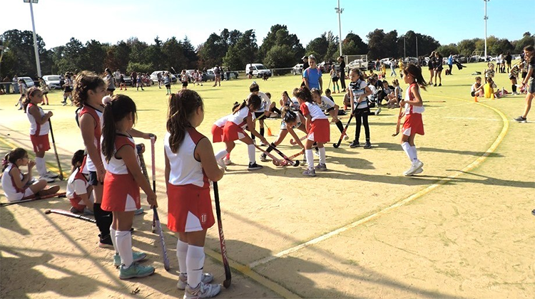 ​Comienzan las clases de la Escuela de Hockey en el Club Atl&eacute;tico