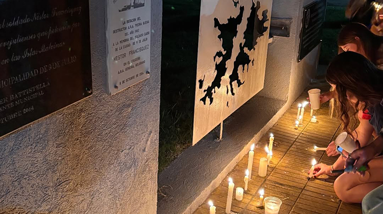 Vigilia por nuestros H&eacute;roes de Malvinas