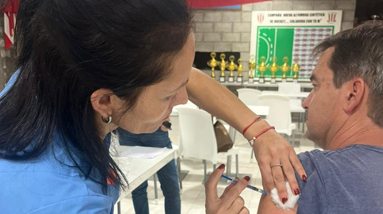 Vacunaci&oacute;n contra la fiebre hemorr&aacute;gica