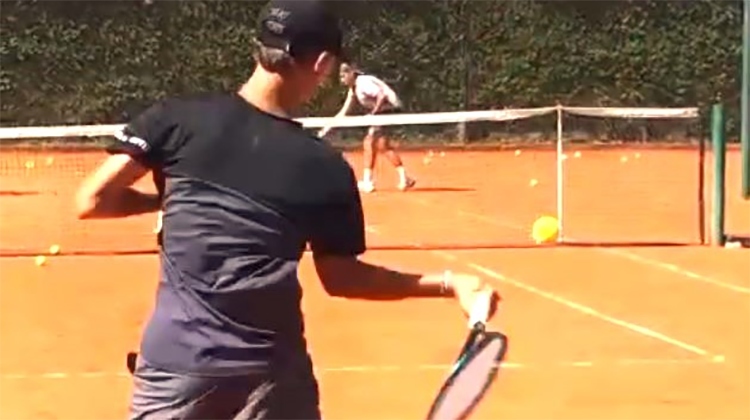 Valentino Rossi es semifinalista en singles y campe&oacute;n en dobles en Misiones