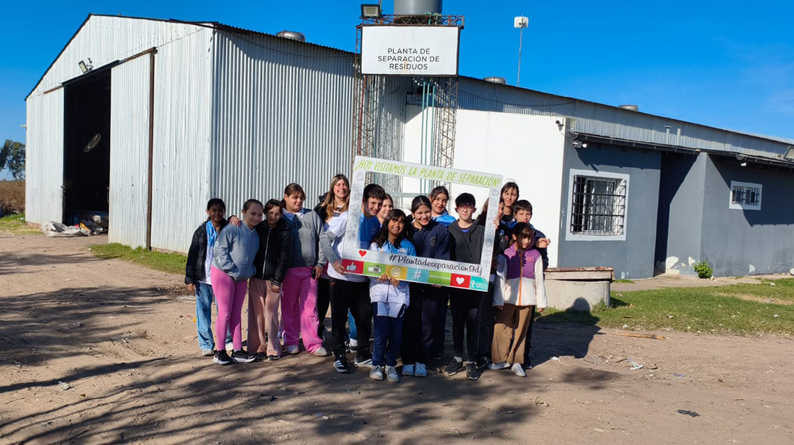 ​Visita a la planta de separaci&oacute;n de residuos