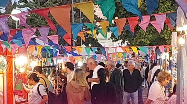 Vuelve la feria de artesanos y emprendedores