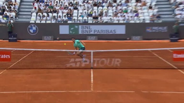 ​Hist&oacute;rico: Navone dio el golpe ante Auger-Aliassime y avanza a paso firme en Roma