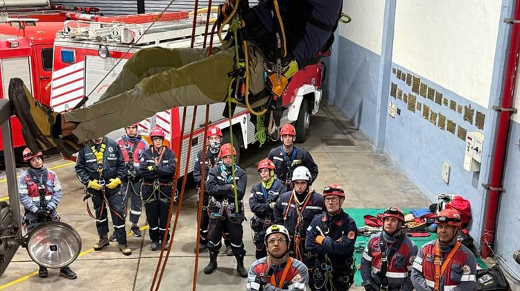 ​Bomberos de la regi&oacute;n se perfeccionan en 9 de Julio con t&eacute;cnicas de rescate de vanguardia