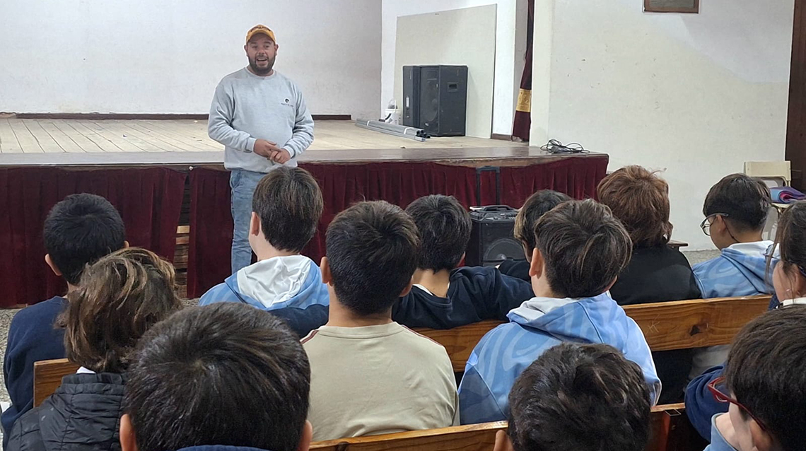 Charlas sobre reciclado y separaci&oacute;n de residuos contin&uacute;an en escuelas 