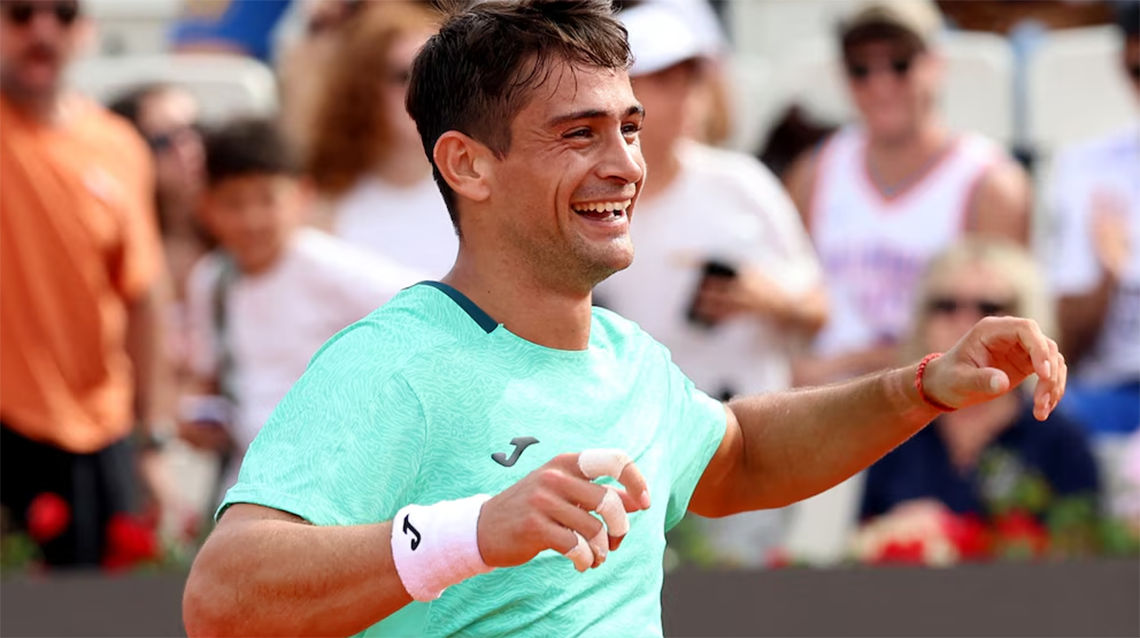 Navone pisa fuerte en Par&iacute;s con s&oacute;lido debut en Roland Garros