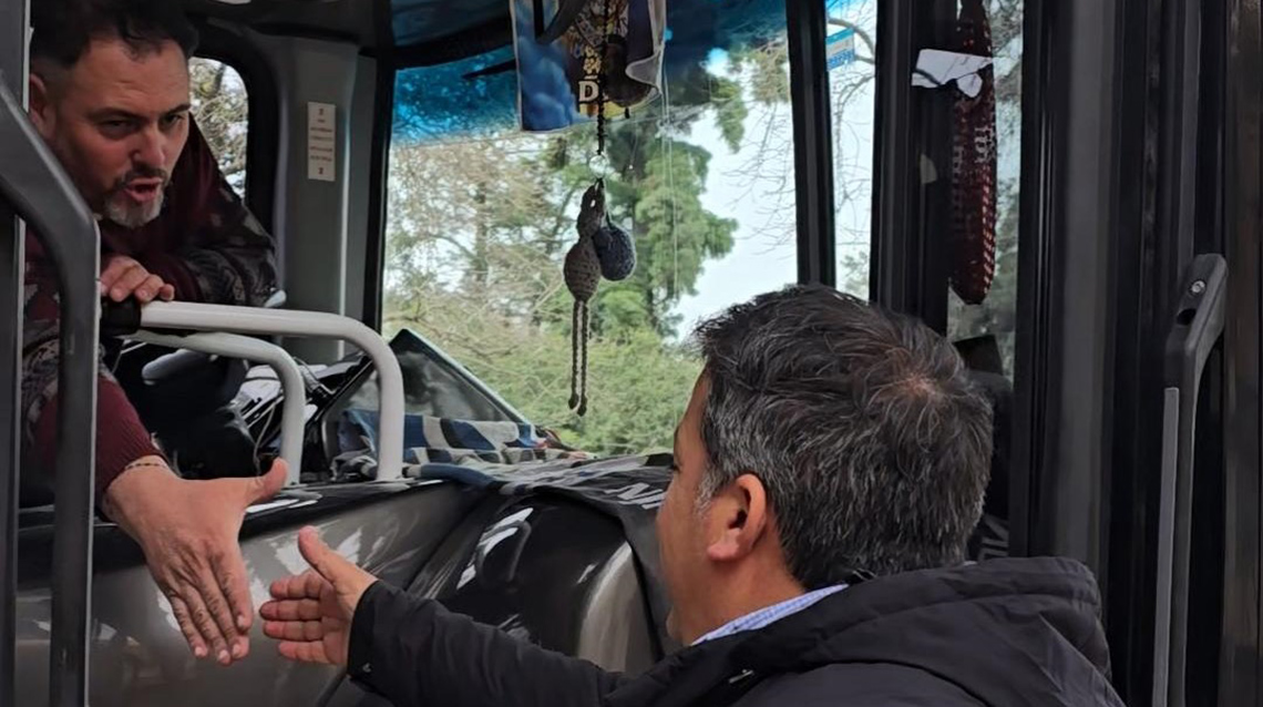 Esteban Naudin viaj&oacute; a Lincoln para mostrar los beneficios del transporte escolar